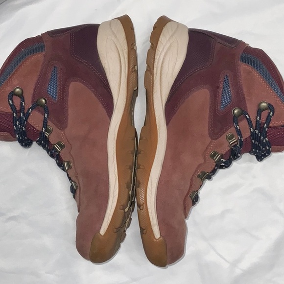 Columbia Women's Newton Ridge Plus Waterproof Amped Hiking Boot - Picture 7 of 11